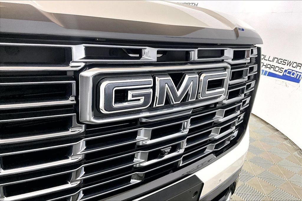 Used 2025 GMC Yukon Denali Ultimate AWD/4WD image 24