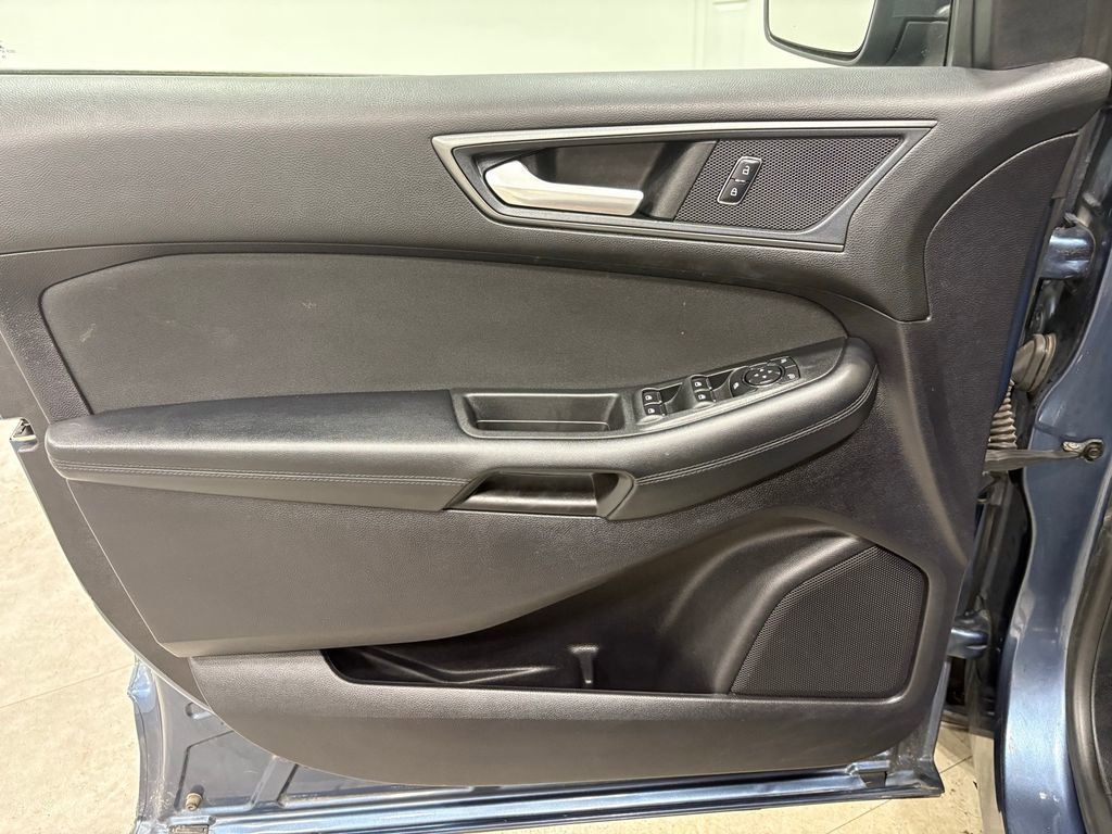 Certified 2019 Ford Edge SE image 8