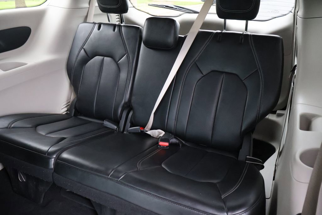 Used 2024 Chrysler Pacifica Touring-L FWD image 23