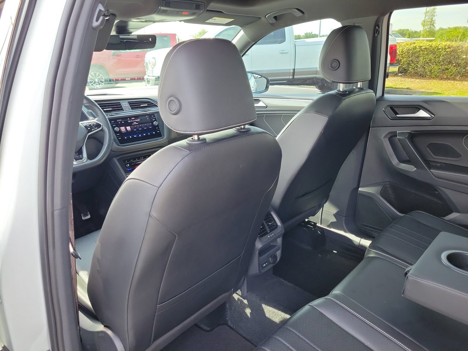 Used 2024 Volkswagen Tiguan SE R-Line AWD/4WD image 11