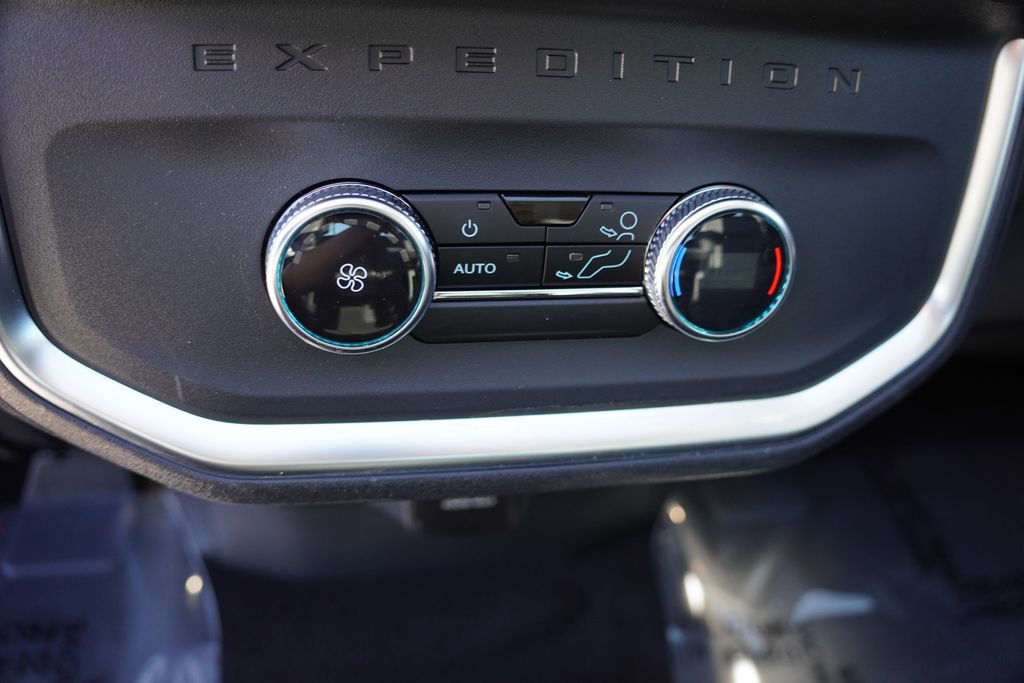 Certified 2025 Ford Expedition Active AWD/4WD image 21