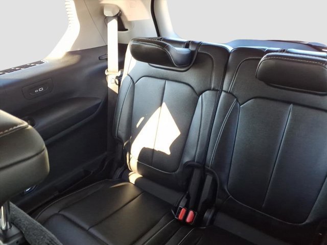 Used 2022 Jeep Grand Cherokee L Limited image 11