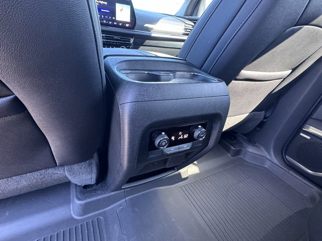 Used 2025 Chevrolet Traverse Z71 w/ Enhanced Driving Package AWD/4WD image 11