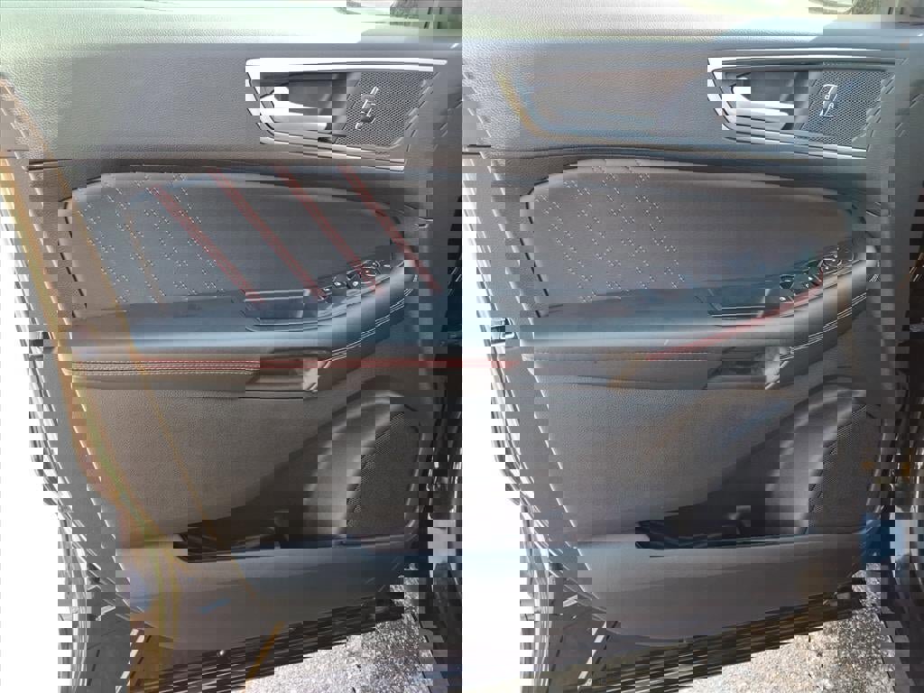 Certified 2024 Ford Edge ST-Line image 15