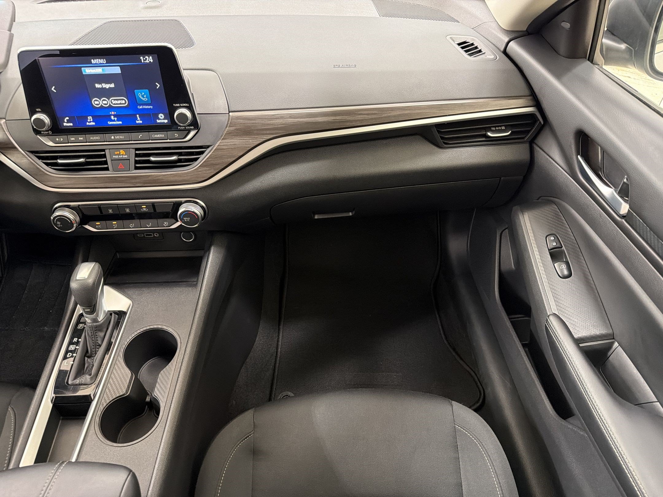 Used 2025 Nissan Altima 2.5 SV FWD image 31