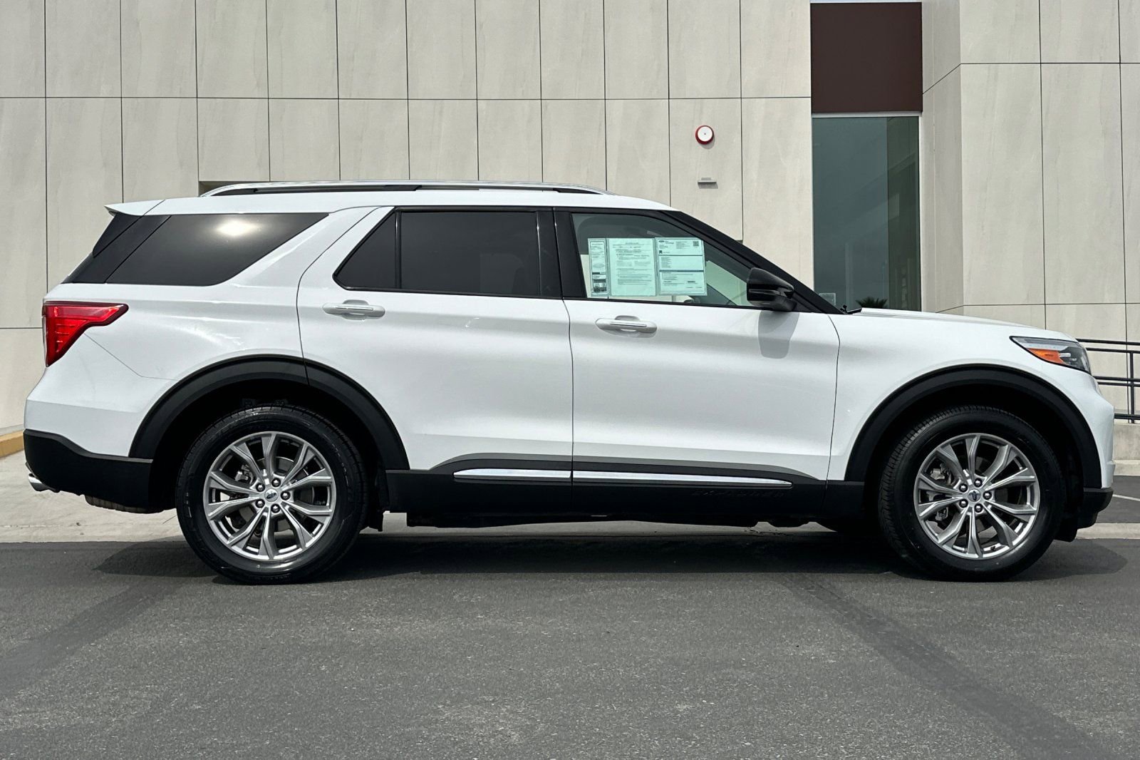 Certified 2023 Ford Explorer Limited w/ Equipment Group 301A AWD/4WD image 2