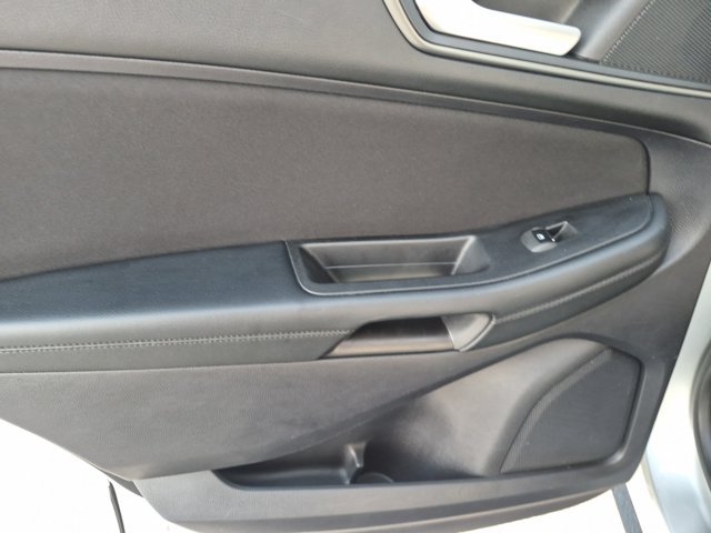 Certified 2019 Ford Edge SE FWD image 18