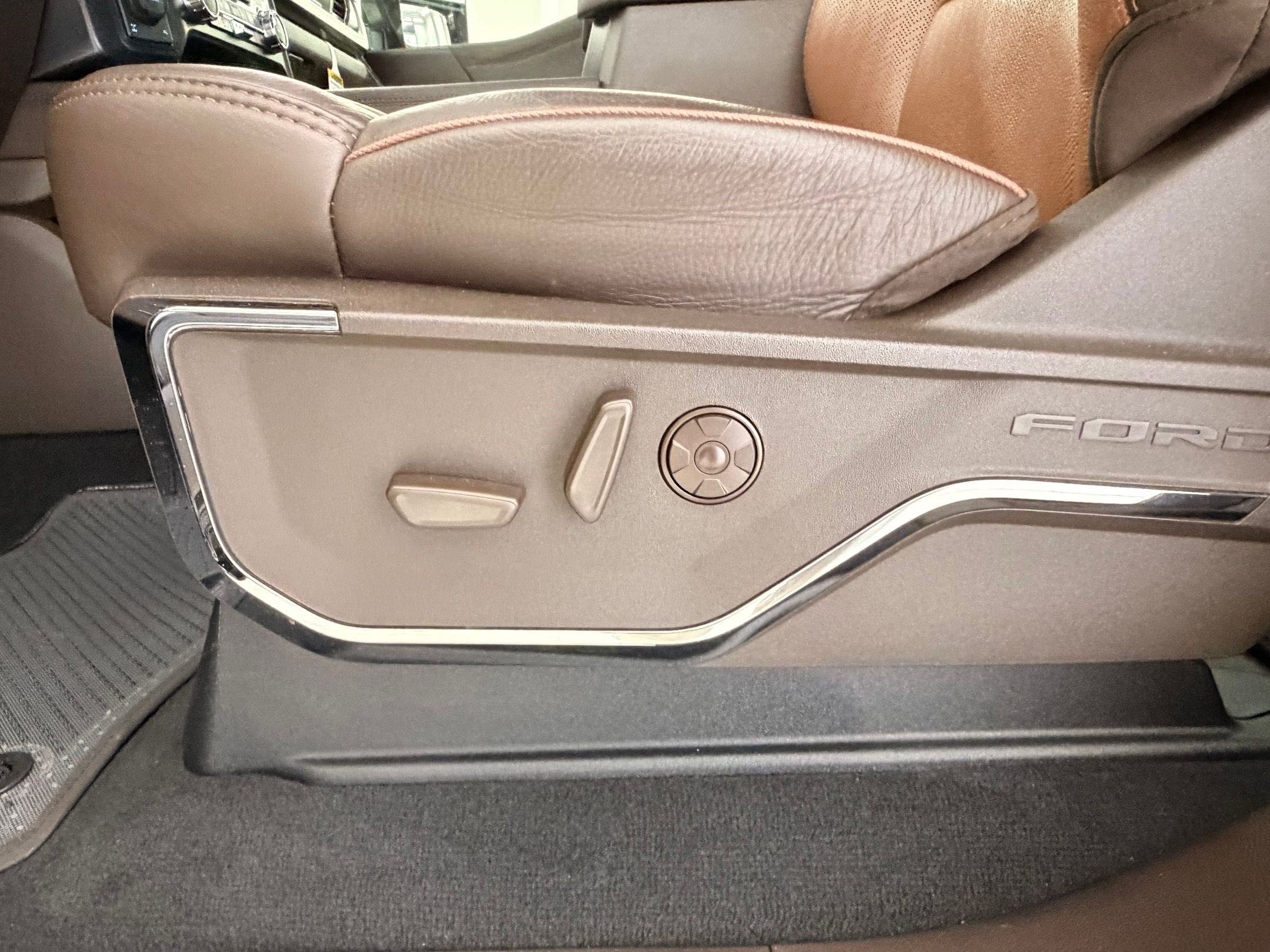 Certified 2025 Ford F350 King Ranch image 14