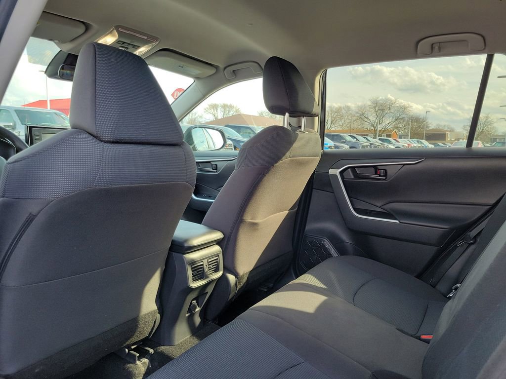 Used 2022 Toyota RAV4 LE image 16