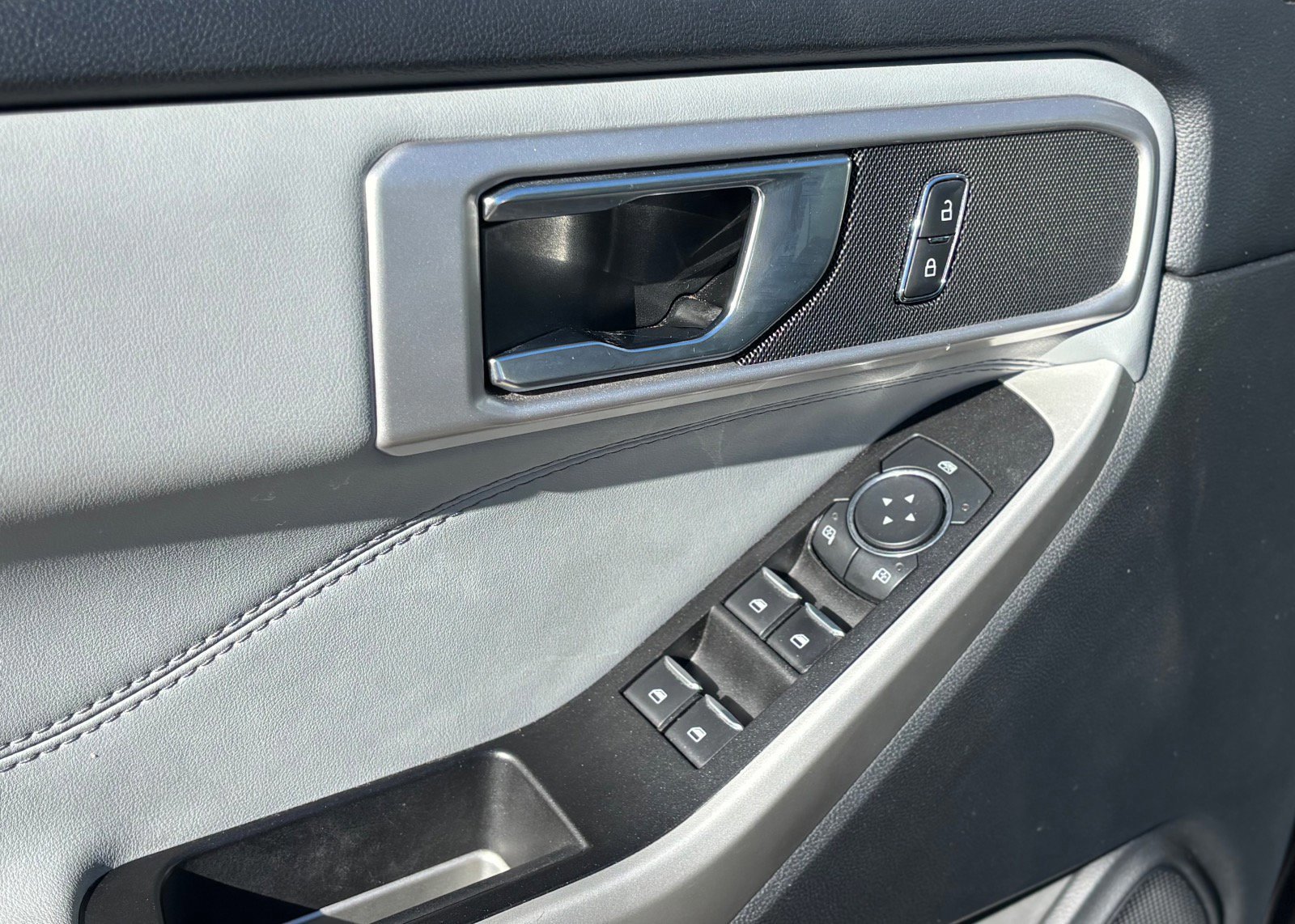 Certified 2022 Ford Explorer XLT w/ Equipment Group 202A image 31