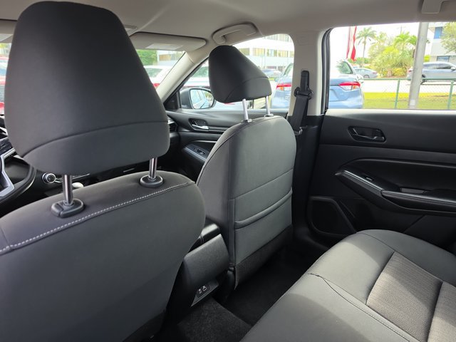 Used 2025 Nissan Altima 2.5 SV FWD image 14