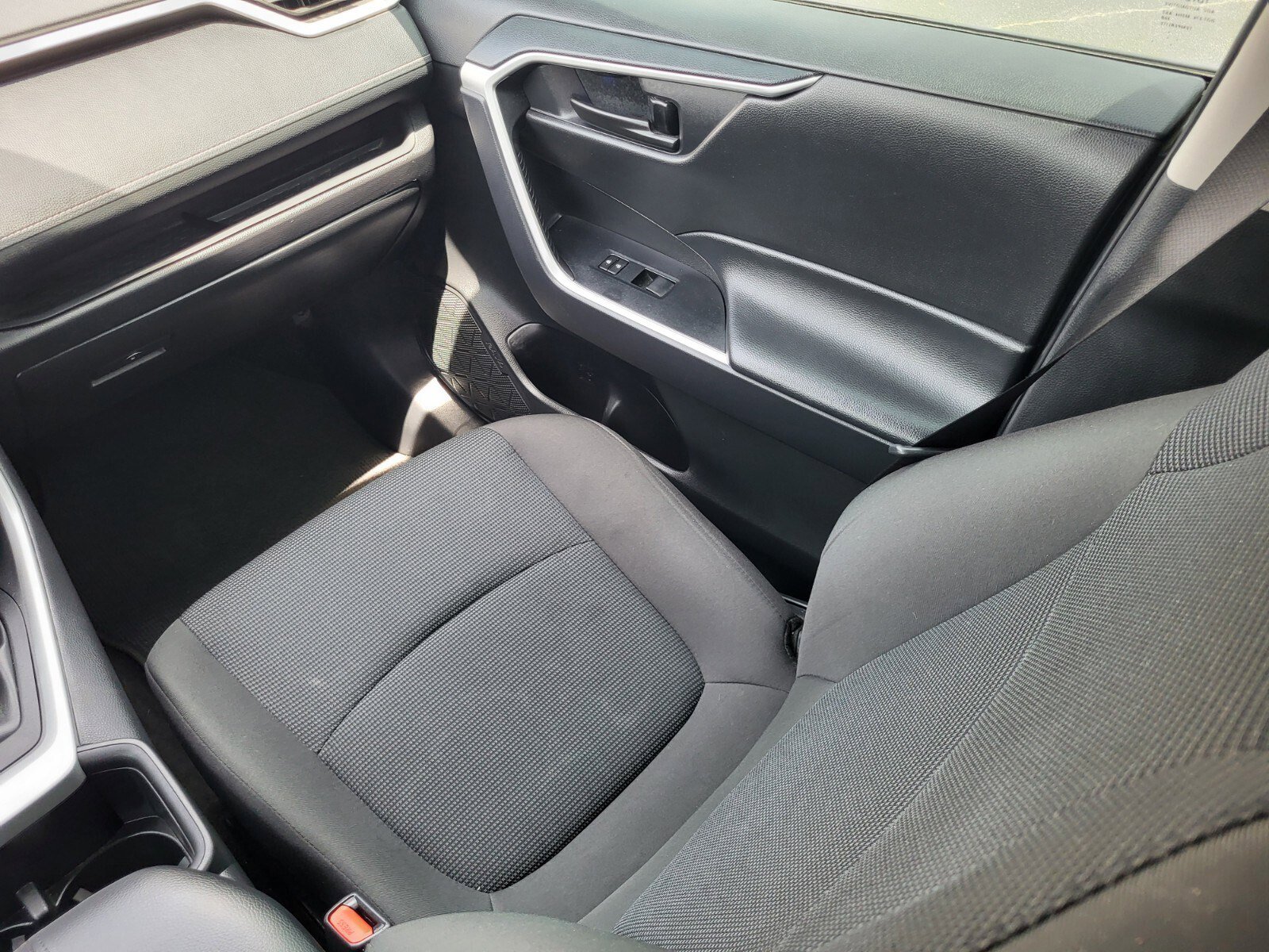 Used 2024 Toyota RAV4 LE FWD image 16