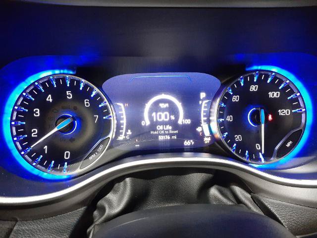 Used 2025 Chrysler Pacifica Select FWD image 16