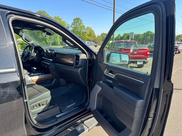 Used 2022 Chevrolet Silverado 1500 High Country w/ High Country Premium Package AWD/4WD image 15
