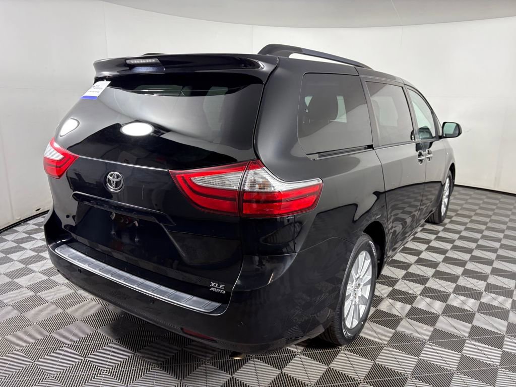 Used 2017 Toyota Sienna AWD image 5