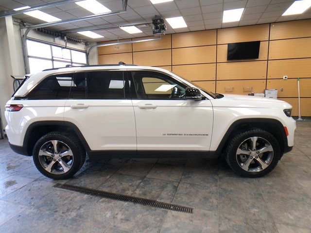 Used 2022 Jeep Grand Cherokee Limited 4xe AWD/4WD image 8