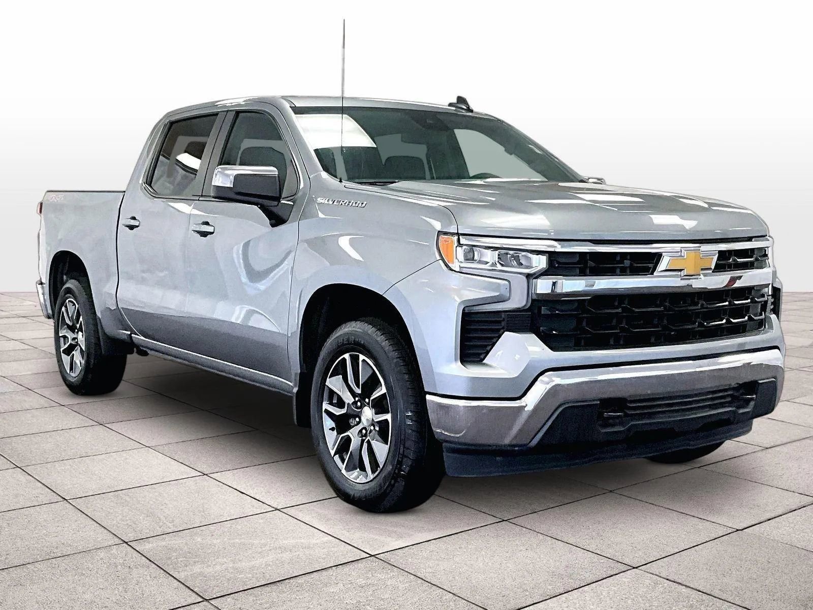 Used 2024 Chevrolet Silverado 1500 LT image 2