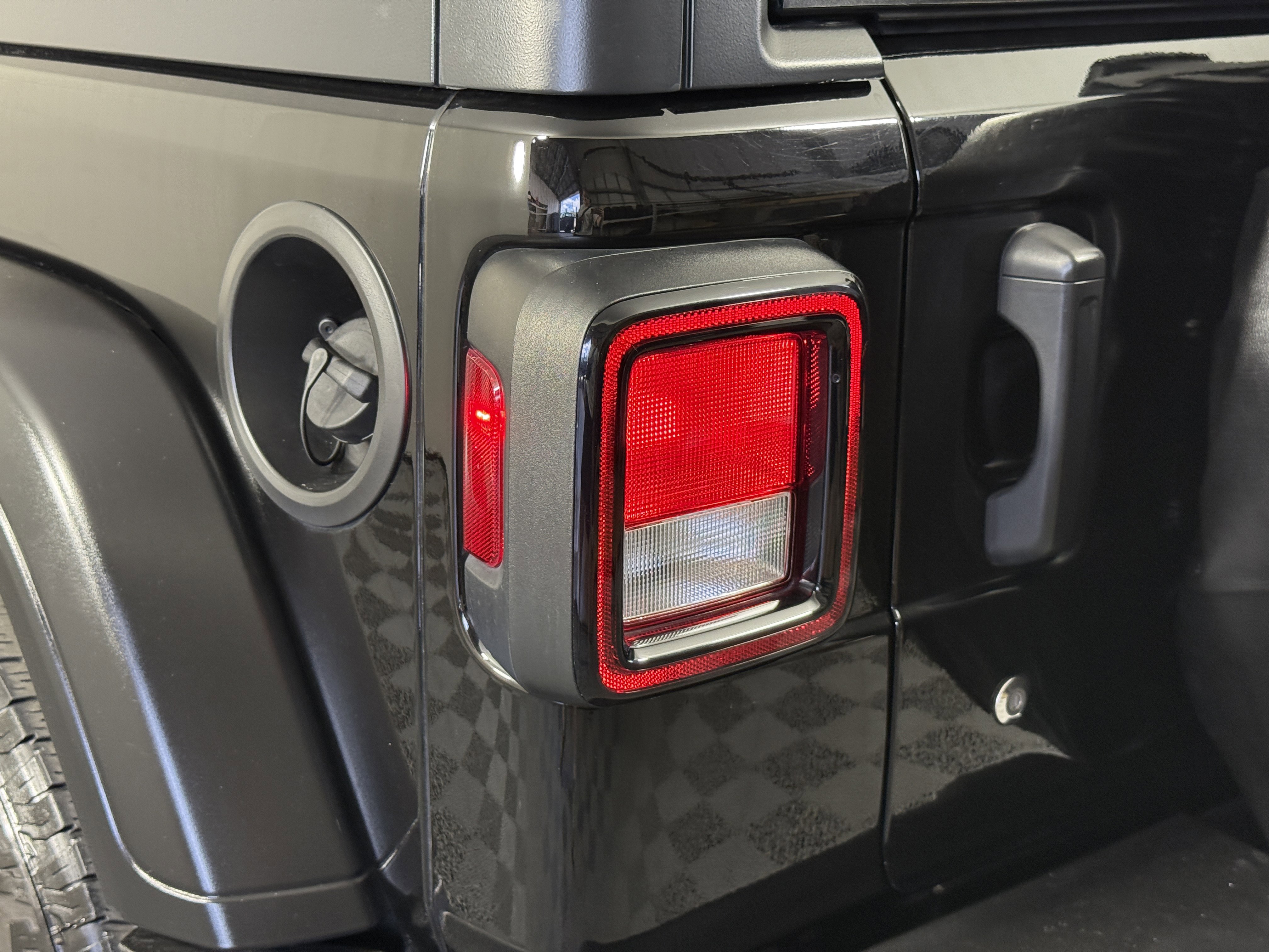 Used 2018 Jeep Wrangler Sport AWD/4WD image 8