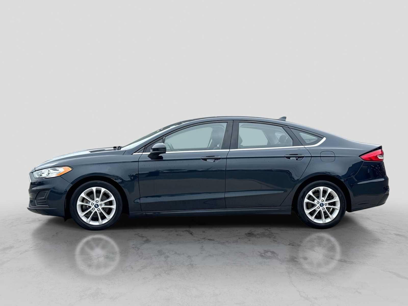 Certified 2020 Ford Fusion SE FWD image 3