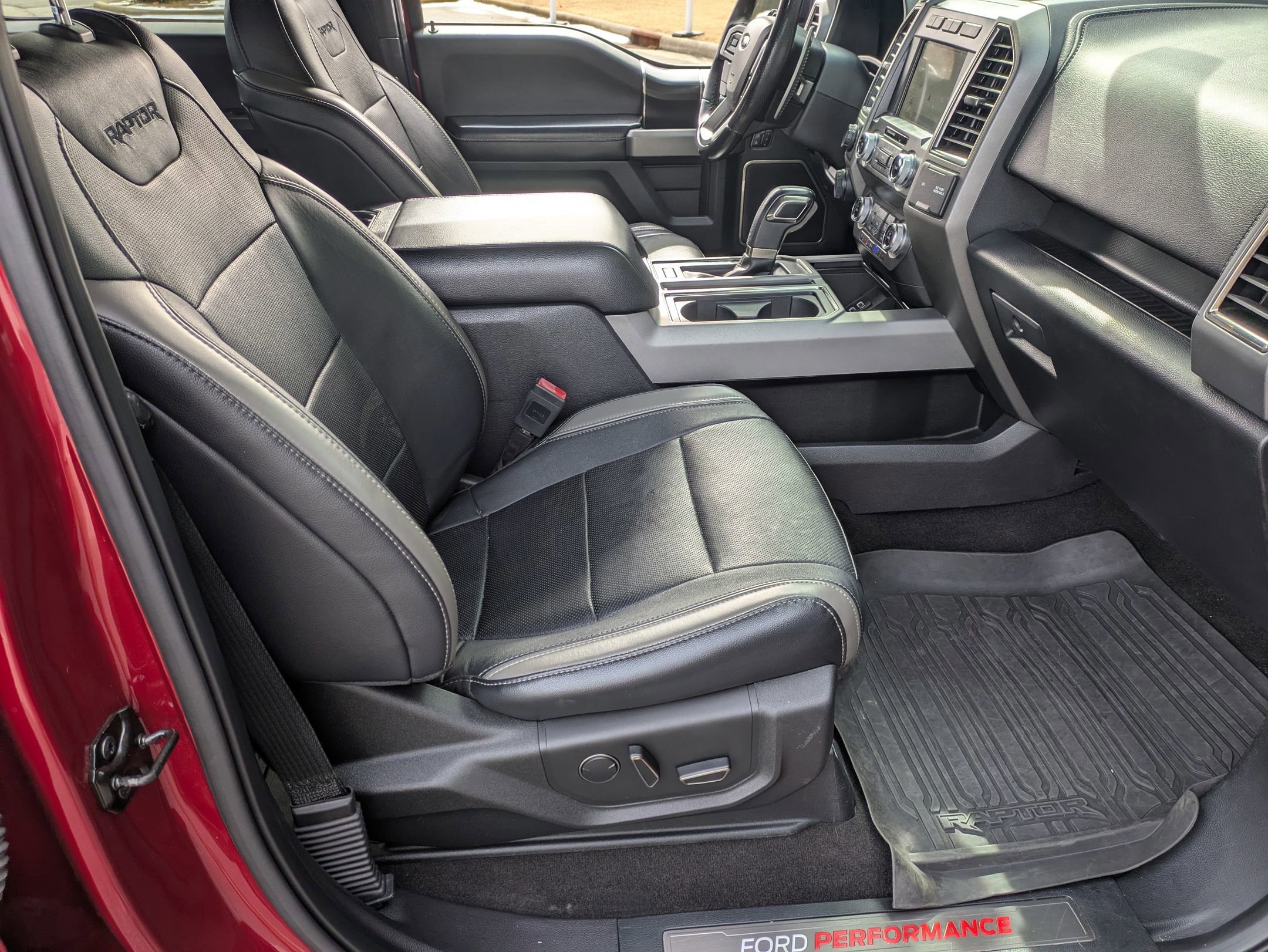 Certified 2018 Ford F150 Raptor w/ Equipment Group 802A Luxury image 40