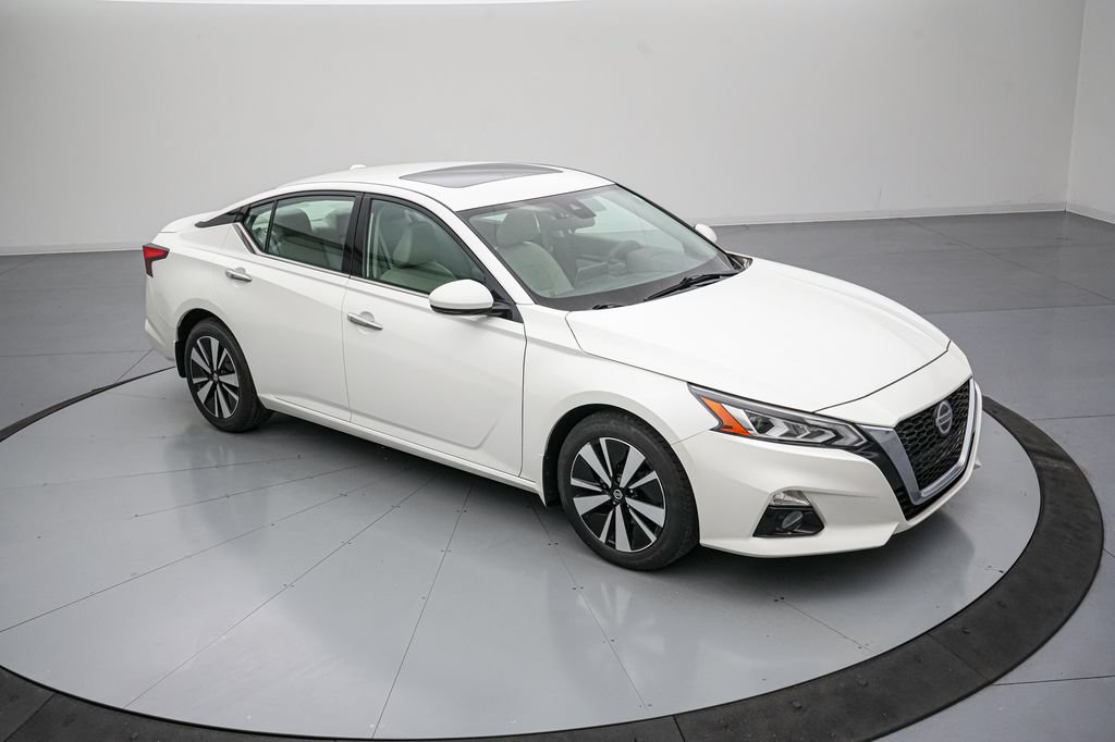 Used 2021 Nissan Altima 2.5 SL FWD image 2