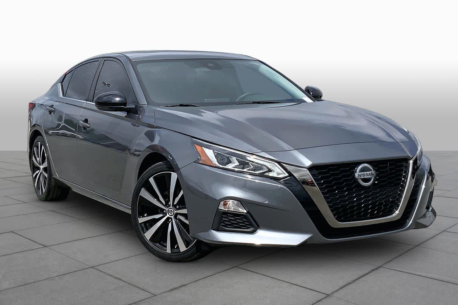 Used 2021 Nissan Altima 2.5 SR w/ SR Premium Package FWD image 3