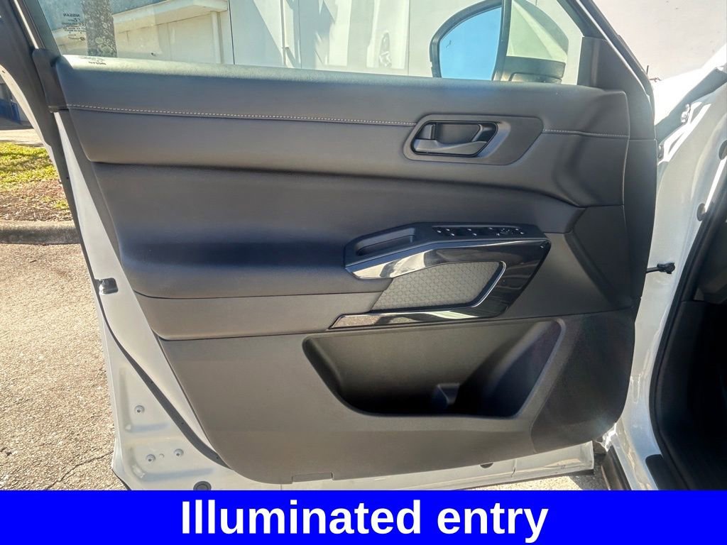 Used 2025 Nissan Pathfinder SV FWD image 34