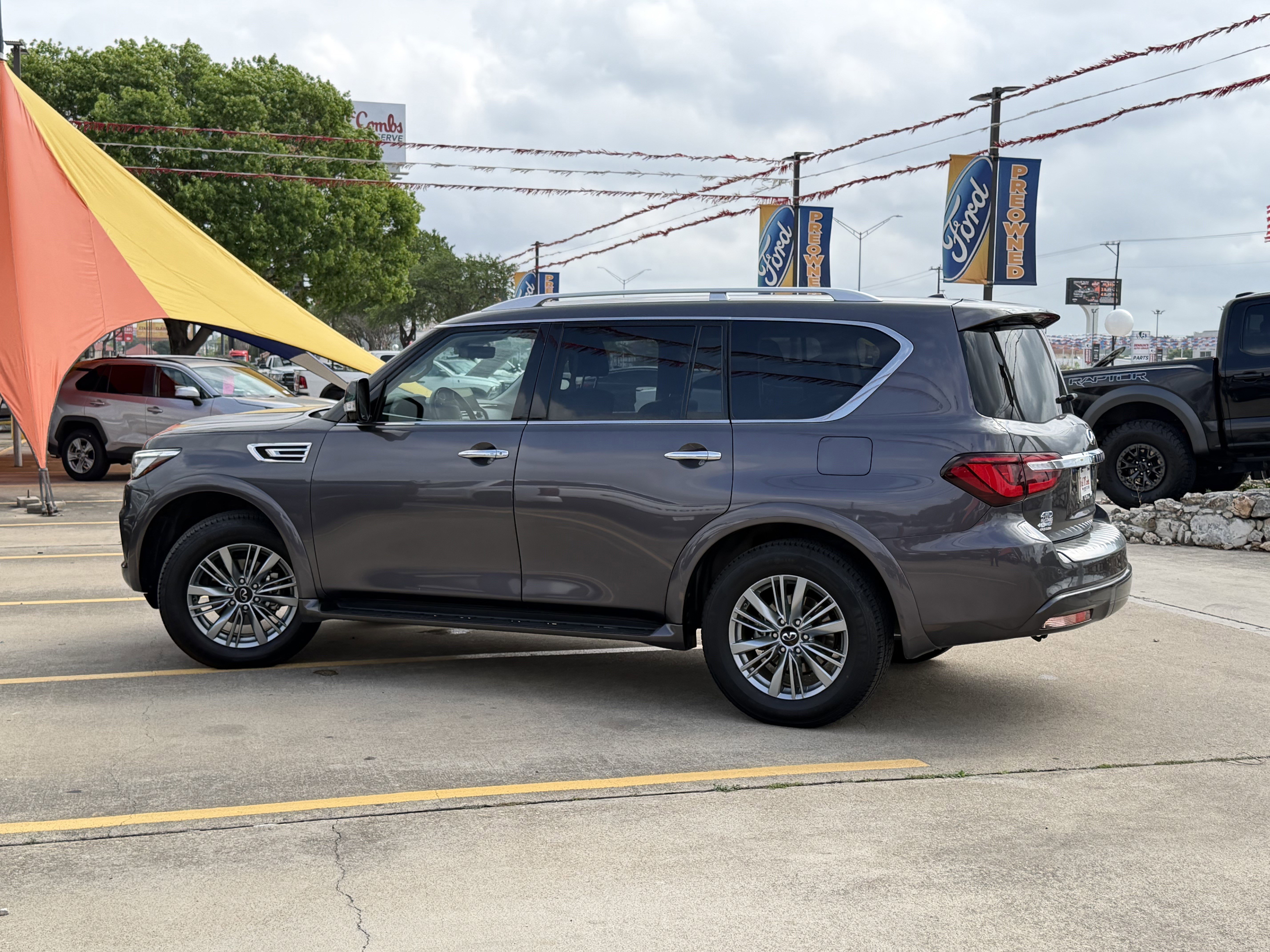 Used 2024 INFINITI QX80 Luxe image 6