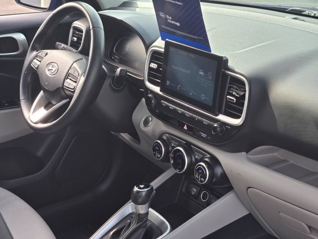 Used 2024 Hyundai Venue SEL FWD image 8