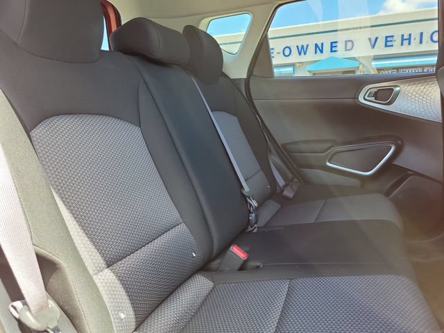 Used 2024 Kia Soul LX w/ Option Group 015 FWD image 17