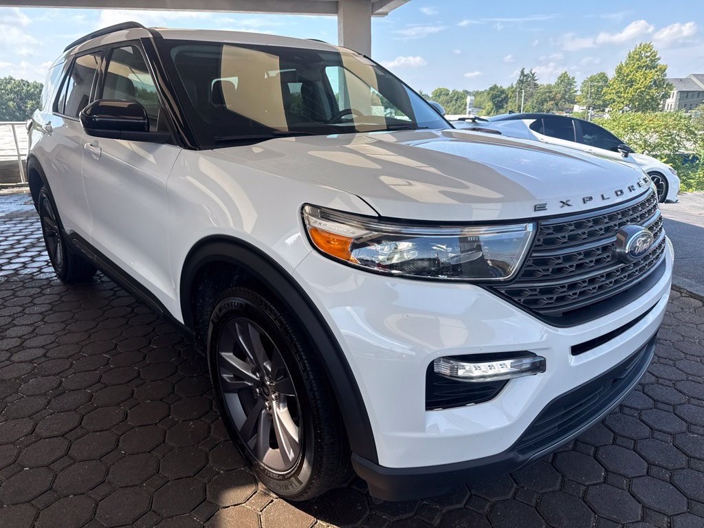 Certified 2024 Ford Explorer XLT w/ Equipment Group 202A AWD/4WD image 4
