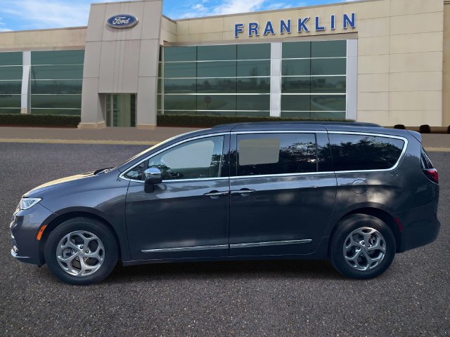 Used 2022 Chrysler Pacifica Limited w/ Uconnect Theater Family Group AWD/4WD image 4