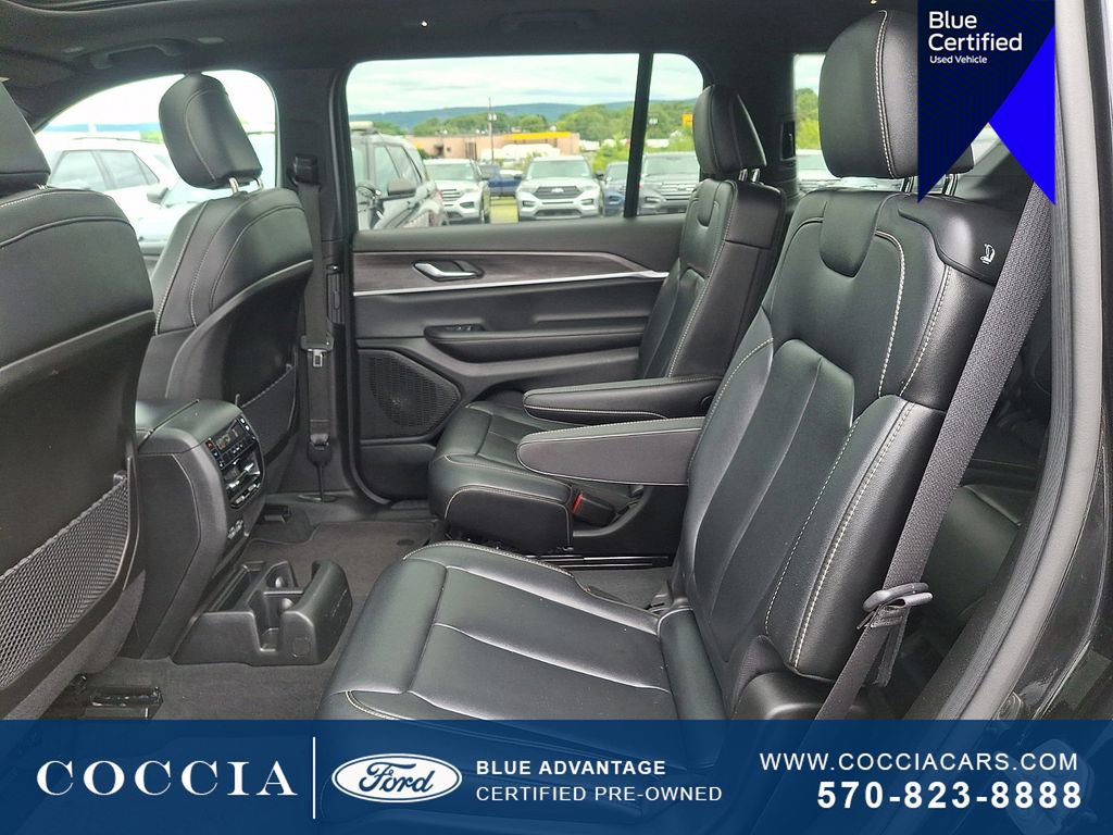 Used 2024 Jeep Grand Cherokee L Limited w/ Black Appearance Package AWD/4WD image 10
