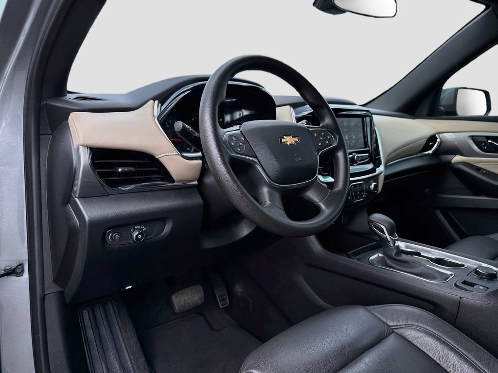 Used 2023 Chevrolet Traverse LS w/ Safety Package FWD image 9