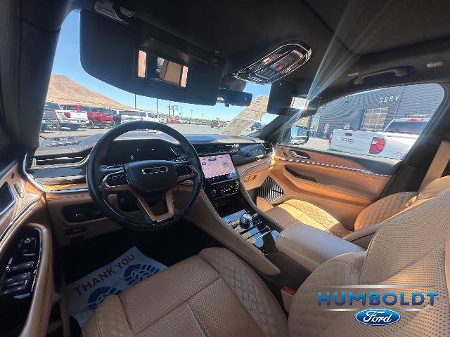 Used 2023 Jeep Grand Cherokee Summit AWD/4WD image 17