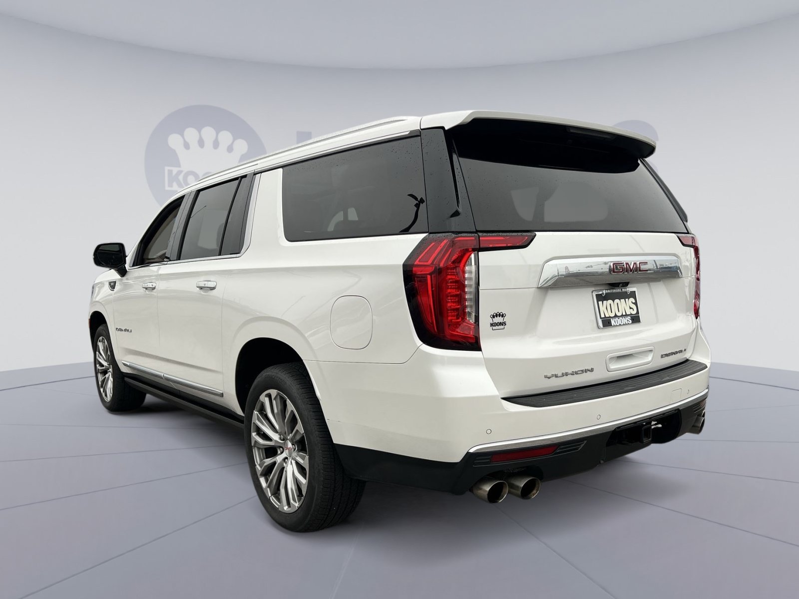 Used 2021 GMC Yukon XL Denali w/ Denali Premium Package AWD/4WD image 4
