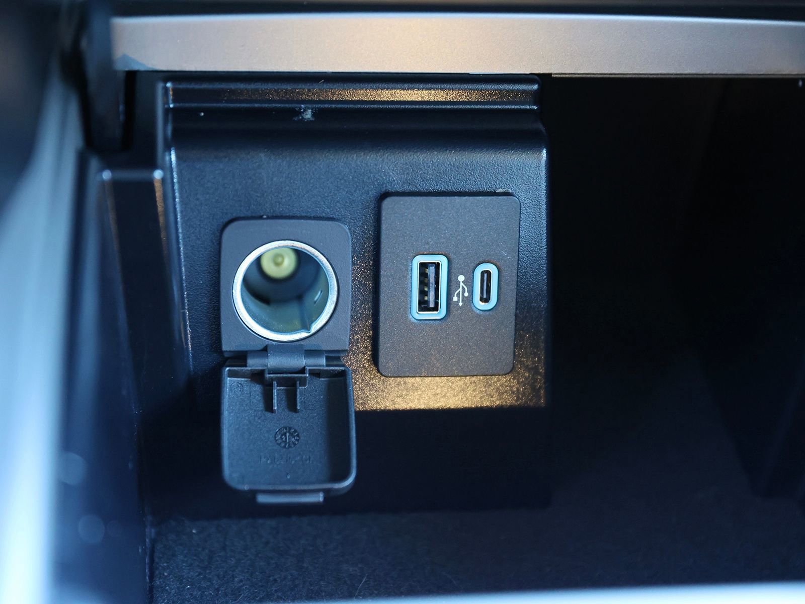 Certified 2023 Ford Explorer XLT w/ Equipment Group 202A image 30