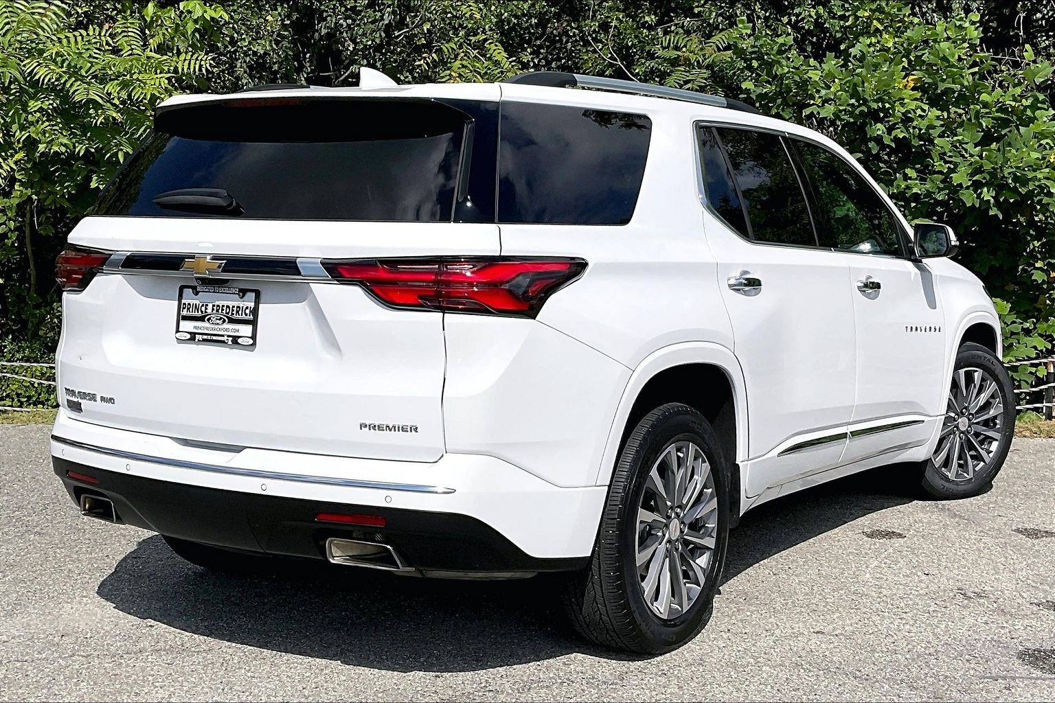 Used 2023 Chevrolet Traverse Premier AWD/4WD image 13