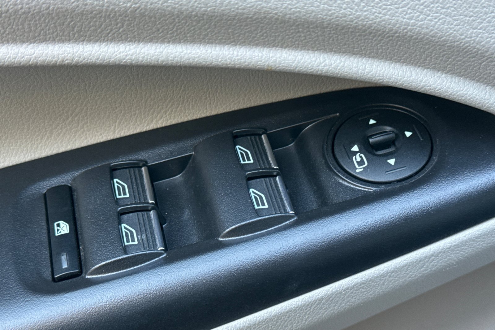 Certified 2023 Ford Transit Connect Titanium FWD image 17