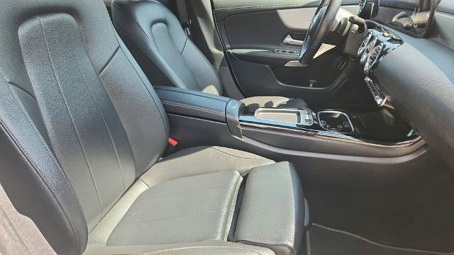 Used 2025 Mercedes-Benz CLA 250 image 32