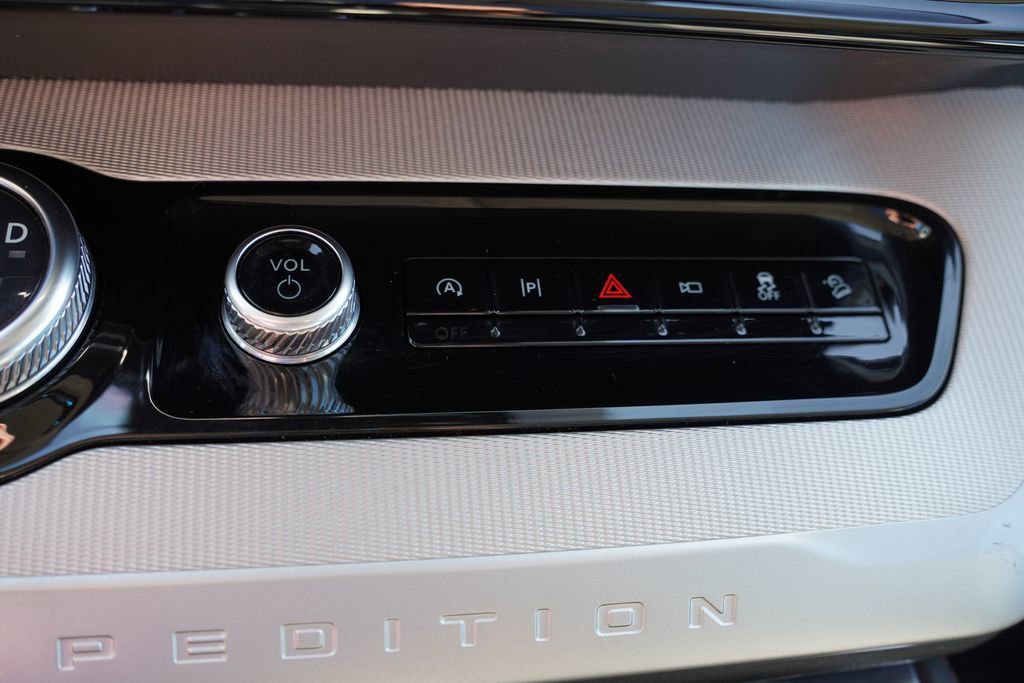 Certified 2025 Ford Expedition Active AWD/4WD image 34