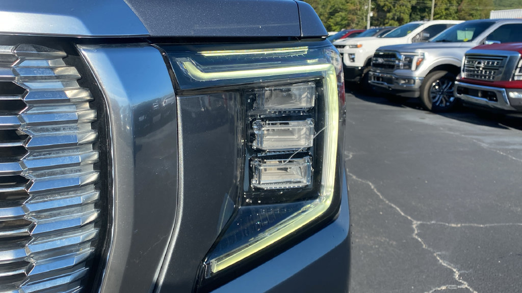 Used 2022 GMC Yukon XL Denali w/ Advanced Technology Package RWD image 9