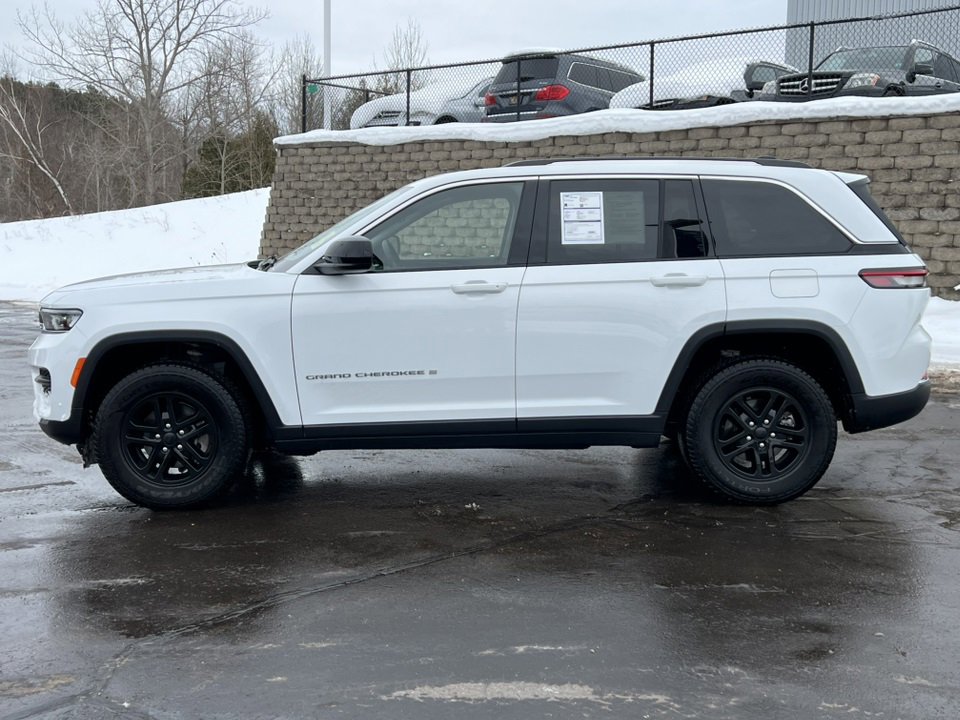 Used 2022 Jeep Grand Cherokee Laredo w/ Luxury Tech Group I image 38
