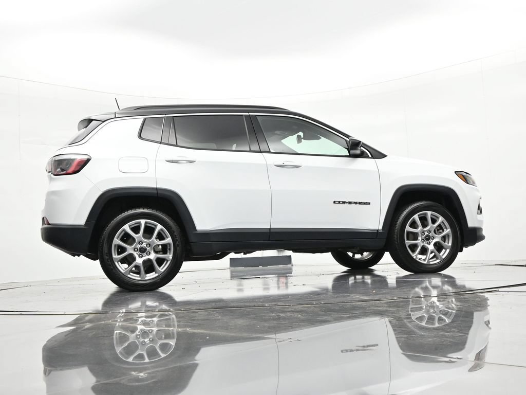 Used 2025 Jeep Compass Limited AWD/4WD image 24
