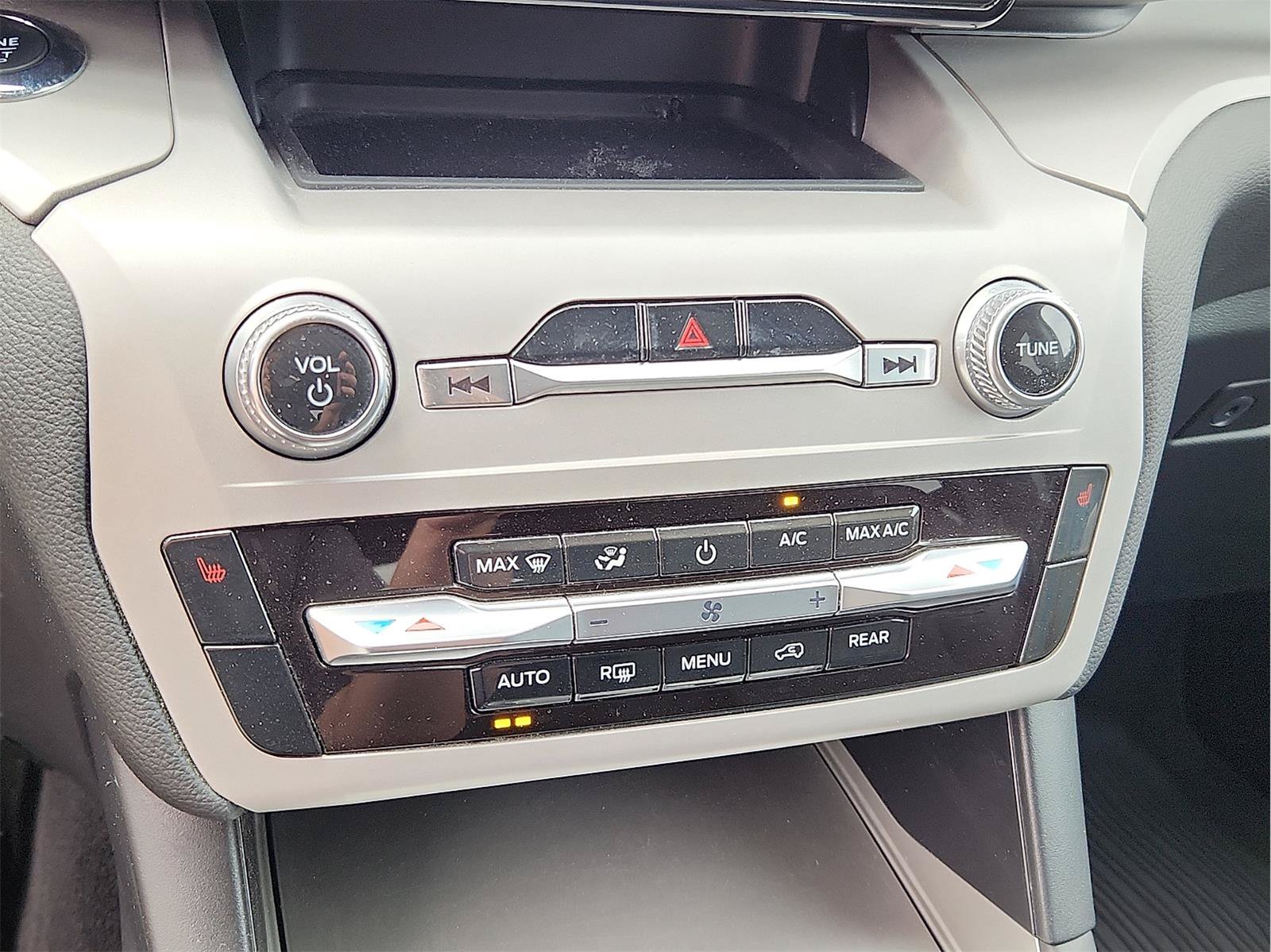 Certified 2023 Ford Explorer XLT AWD/4WD image 13