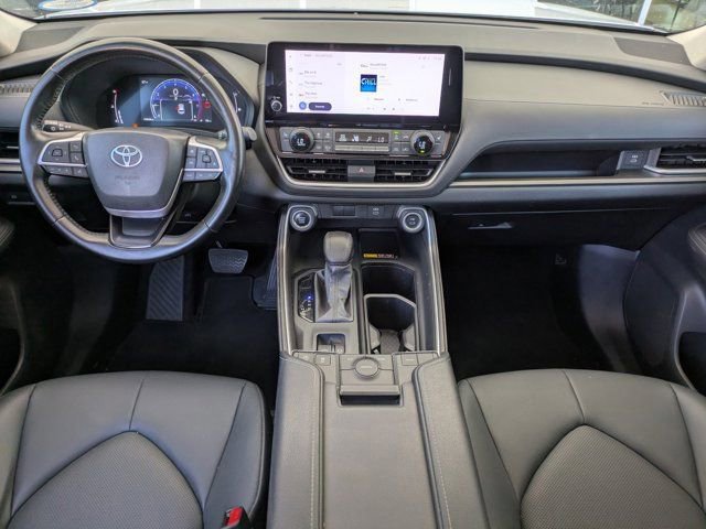 Used 2024 Toyota Grand Highlander Limited image 13
