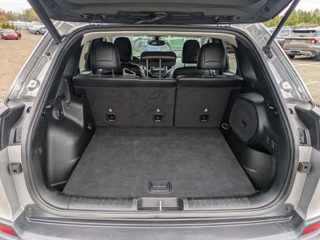 Used 2019 Jeep Cherokee Latitude Plus AWD/4WD image 32