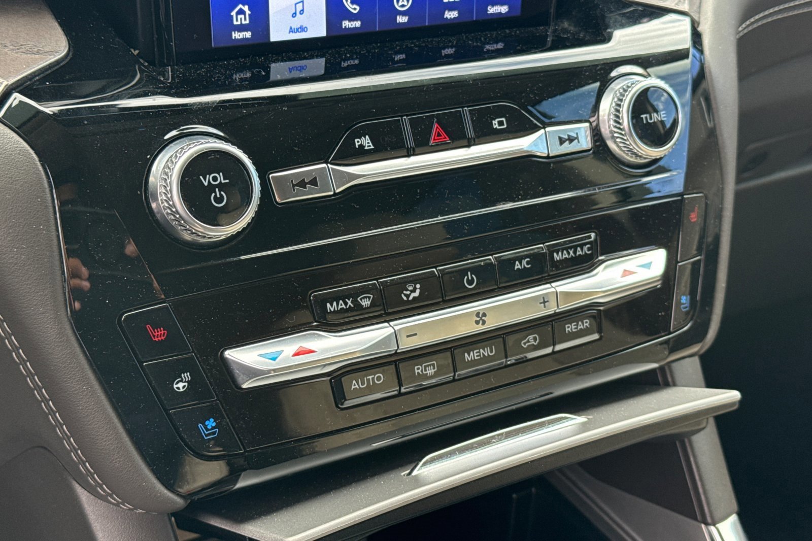 Certified 2022 Ford Explorer Platinum w/ Technology Package image 21