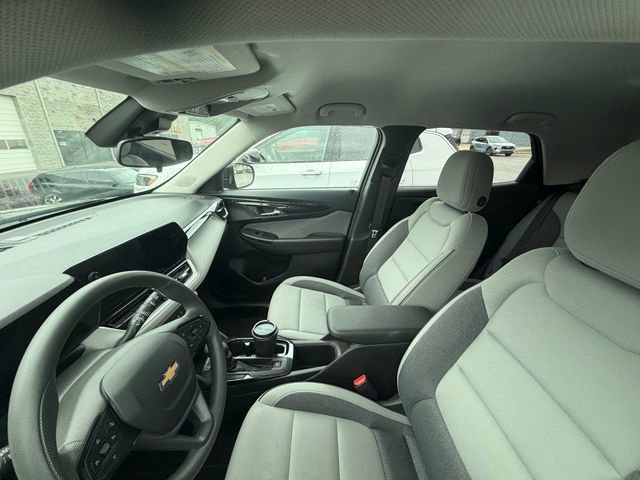 Used 2025 Chevrolet TrailBlazer LT FWD image 3