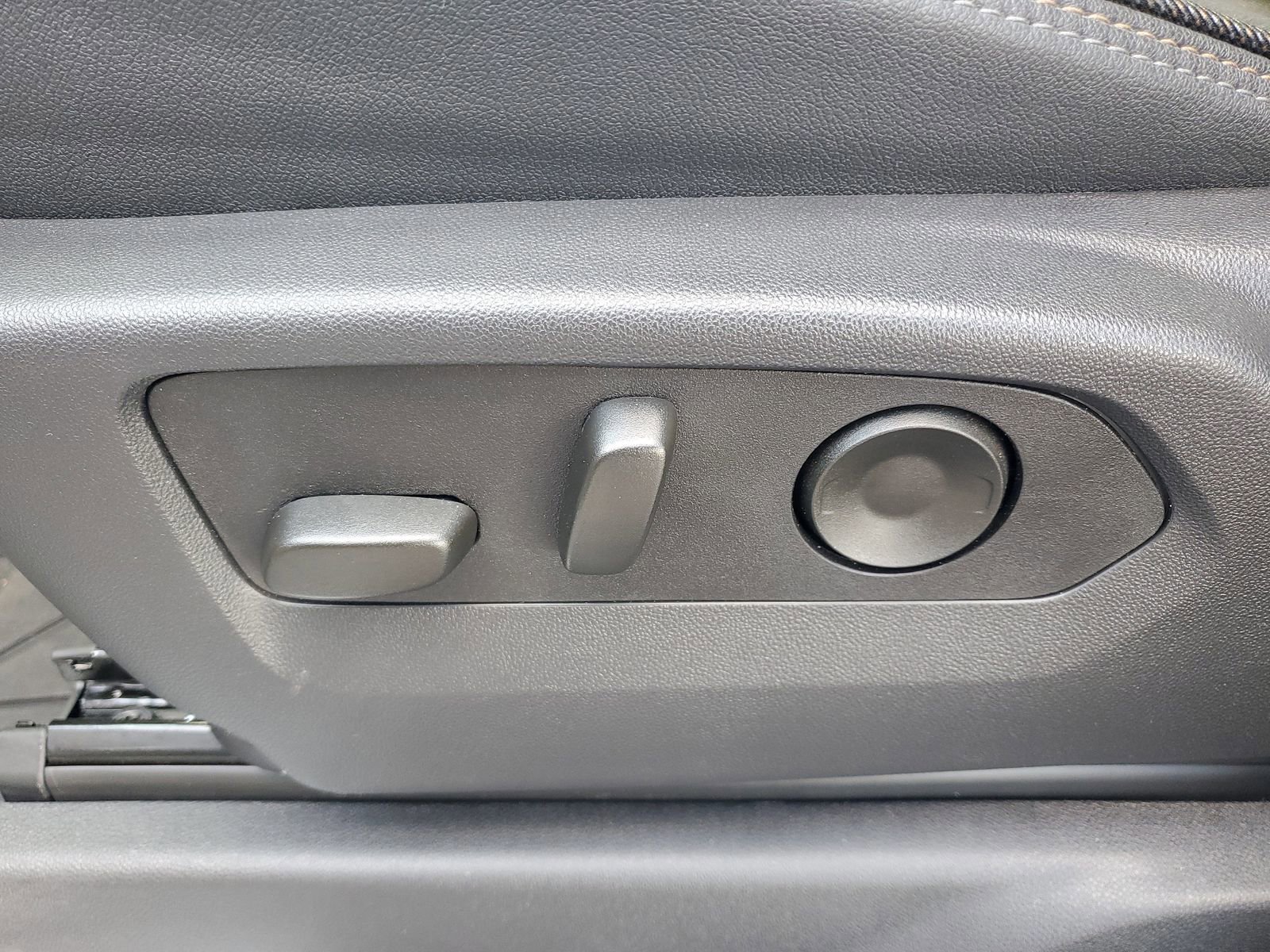 Used 2025 Chevrolet Silverado 1500 High Country image 17